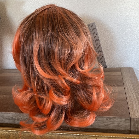 100% Kanekalon Hair by Magic Touch Collection: Layered Cut Flip 🌵 TIB/Orange - Picture 13 of 14